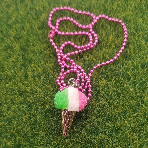 Vintage Jewelry - Cute Snowcone Necklace Nostalgic 20 Inch N3831